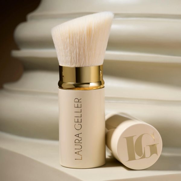 Retractable Angled Kabuki Brush Holiday - Image 7